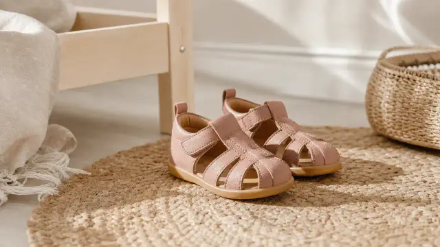 Sandaler med lukket tå